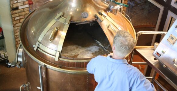 Les étapes de fabrication de la bière artisanale : Démystification du processus de brassage, de la mouture à l’embouteillage